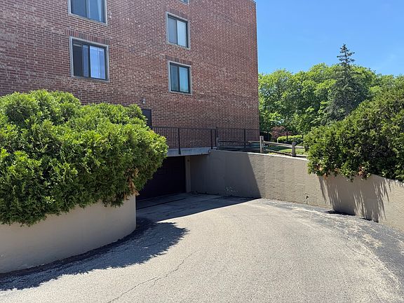 3rd image of 1405 E Central Rd Unit 411B
