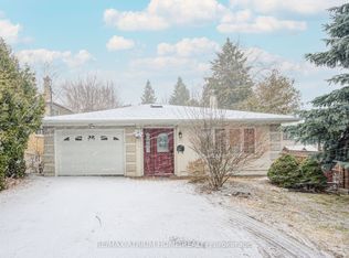 18 Doverwood Ct, Toronto, ON M2M2G7