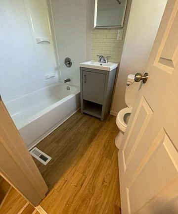 4th image of 540 24th St