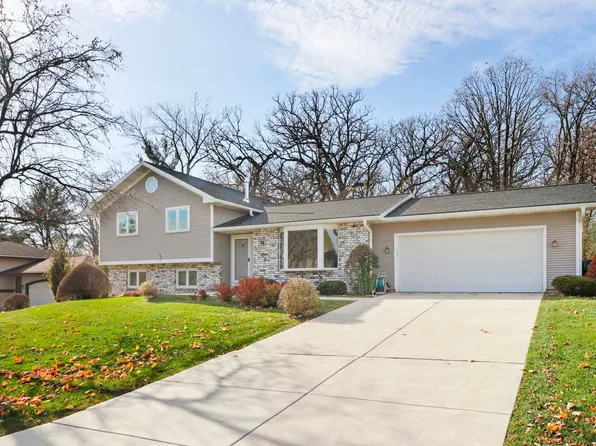 637 Cresthaven Dr, Cottage Grove, WI 53527