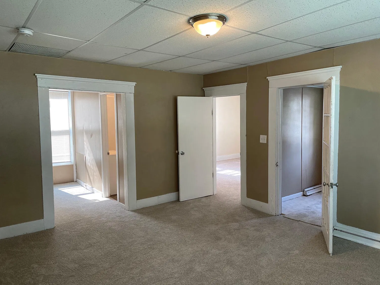 3 bed, 1.5 bath, 1860 sqft, $750 — Photo 3