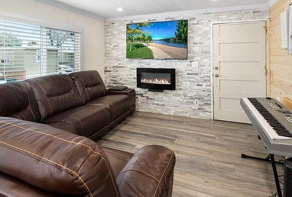 2nd image of 3300 15th St W Space 383