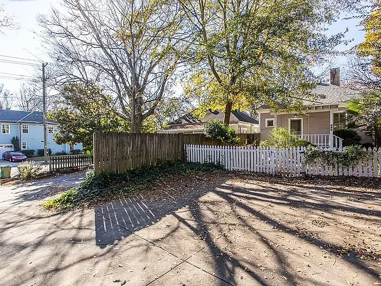 976 Boulevard SE — Photo 4