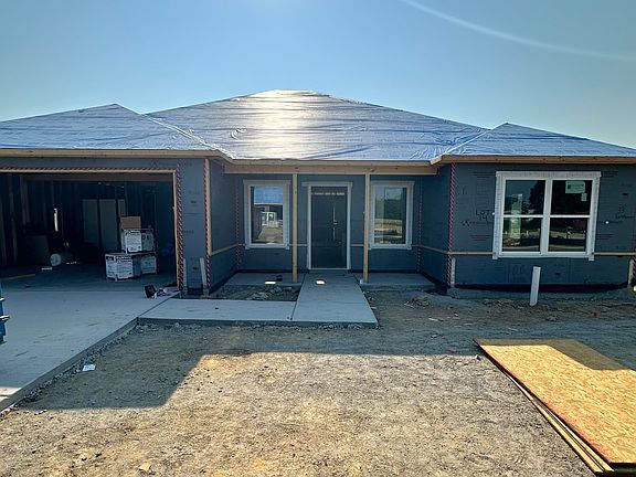 2nd image of 33 Farmhouse Cir