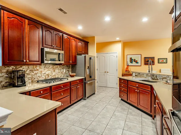 1718 Yardley Dr, West Chester, PA 19380
