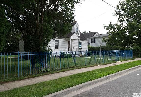 2nd image of 140 Princeton St