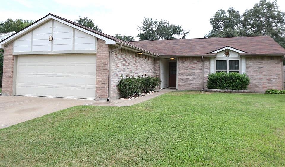 1st image of 17931 Lake Manor Dr