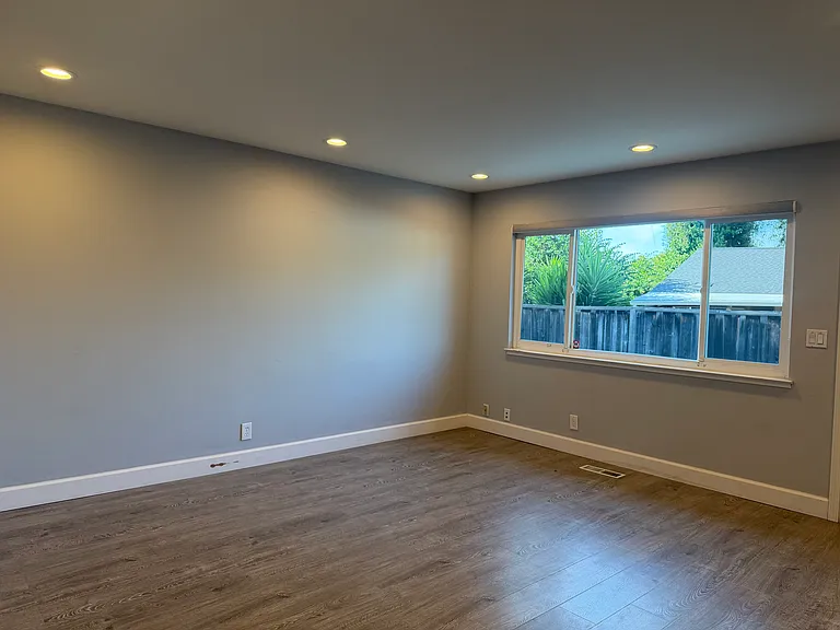 383 Roosevelt Ave — Photo 5