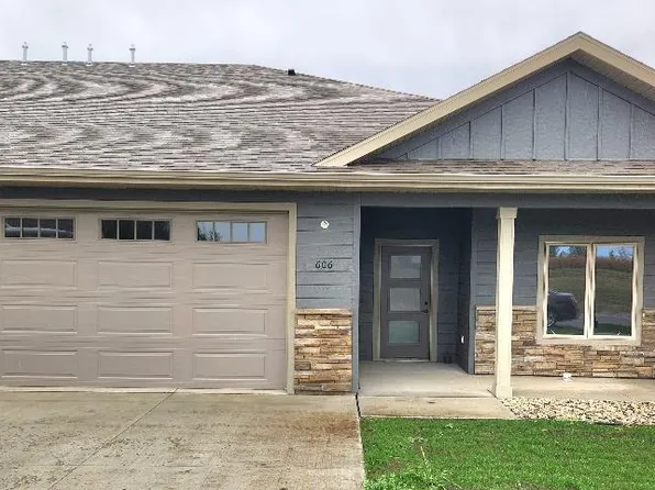 606 Ash Creek Dr, Beresford, SD 57004