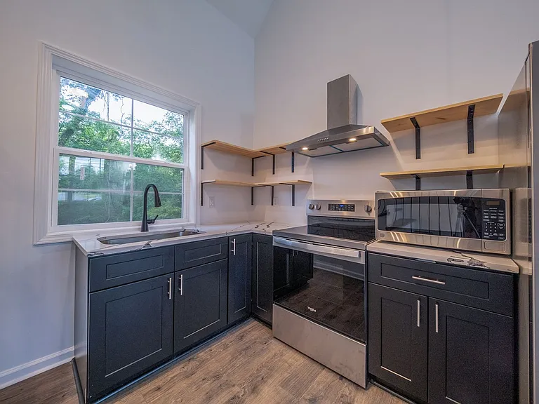 824 Chandler Ave — Photo 8
