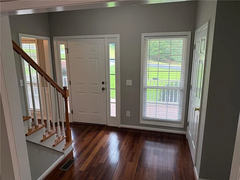 995 Stefan Walk — Photo 2