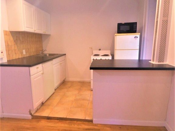 4th image of 352 E 55th St APT 2A