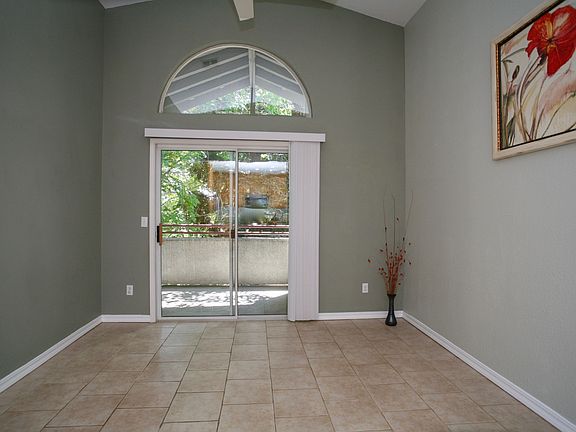 5th image of 4840 Dover Ln Unit 402