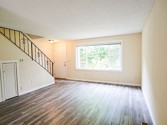 3rd image of 3595 Cedaroak Dr APT 20