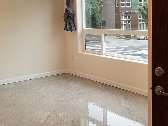 5th image of 4103 Stone Way N
