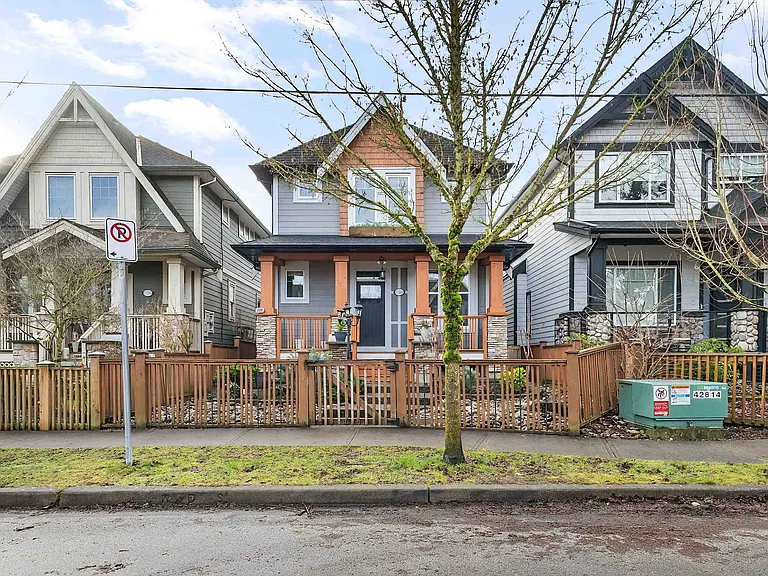 17394 2nd Ave — Photo 3
