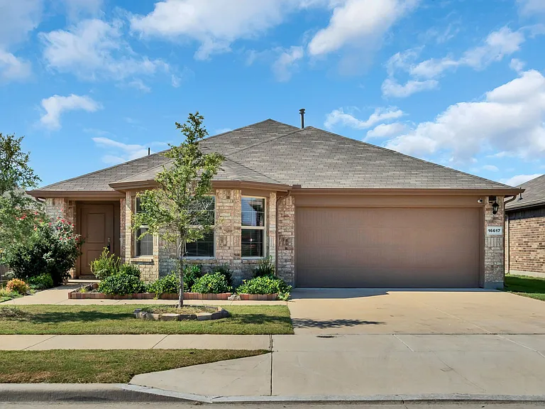 16617 Porterfield Ln — Photo 3