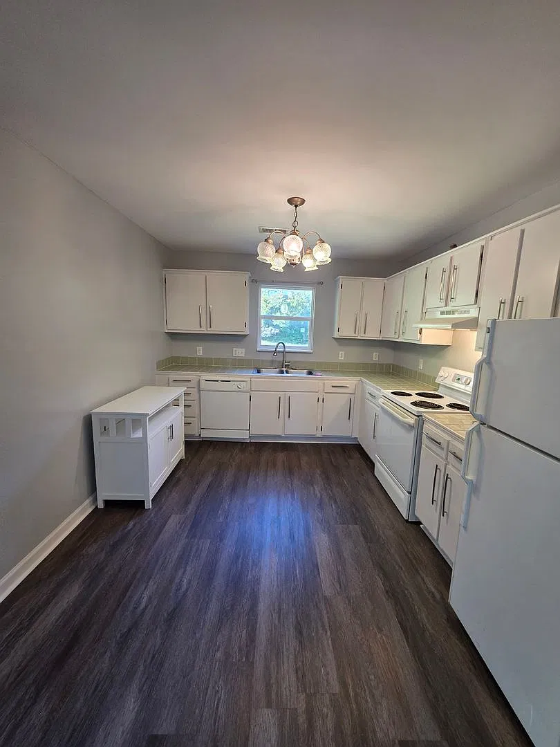 1006 Jessamine Road — Photo 3