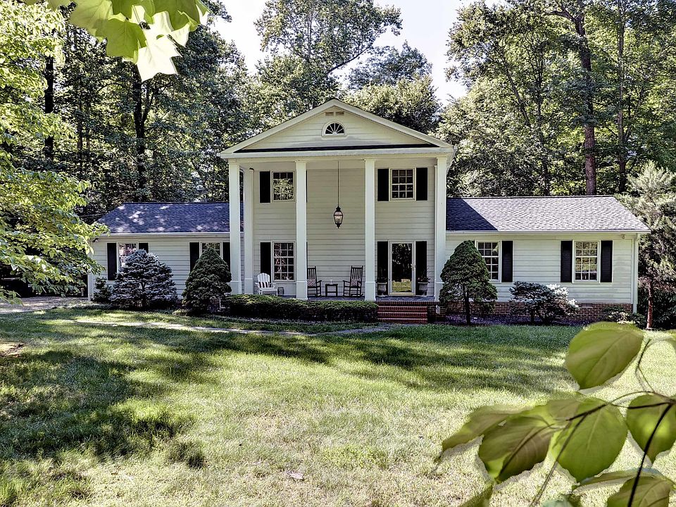 1st image of 263 E Queens Dr