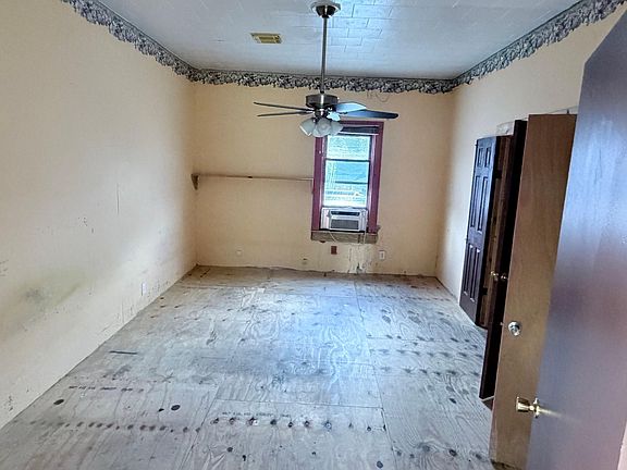4th image of 419 W 2nd St