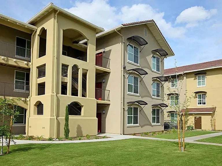 Parc Grove Commons — Photo 10