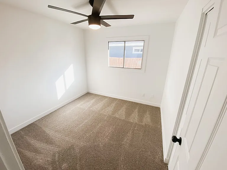 30 N Cottonwood Dr — Photo 2