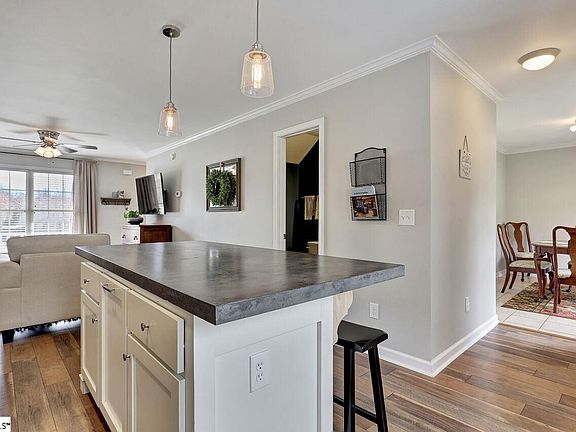 5th image of 222 River Oaks Cir