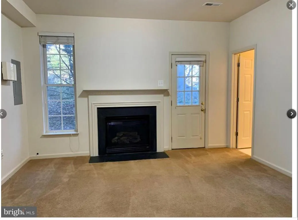 3 bed, 3.5 bath, 1908 sqft, $1,950 — Photo 2