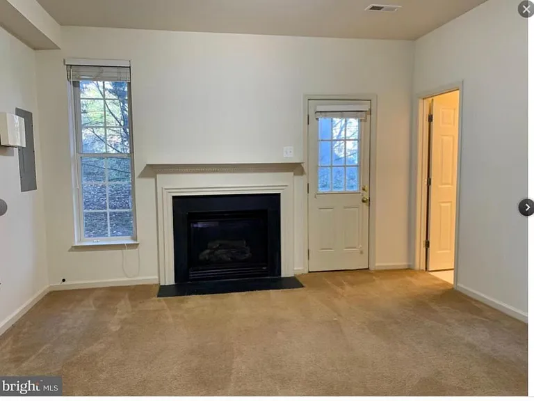 816 Fairview Village Ct — Photo 2