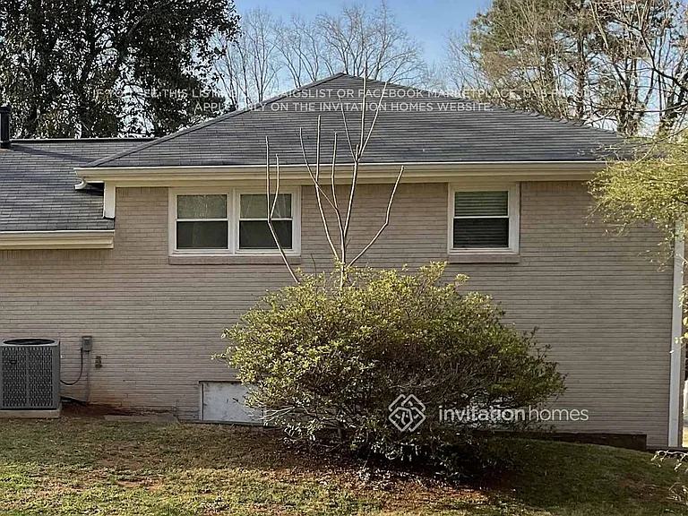 1734 Mary Lou Ln SE — Photo 10
