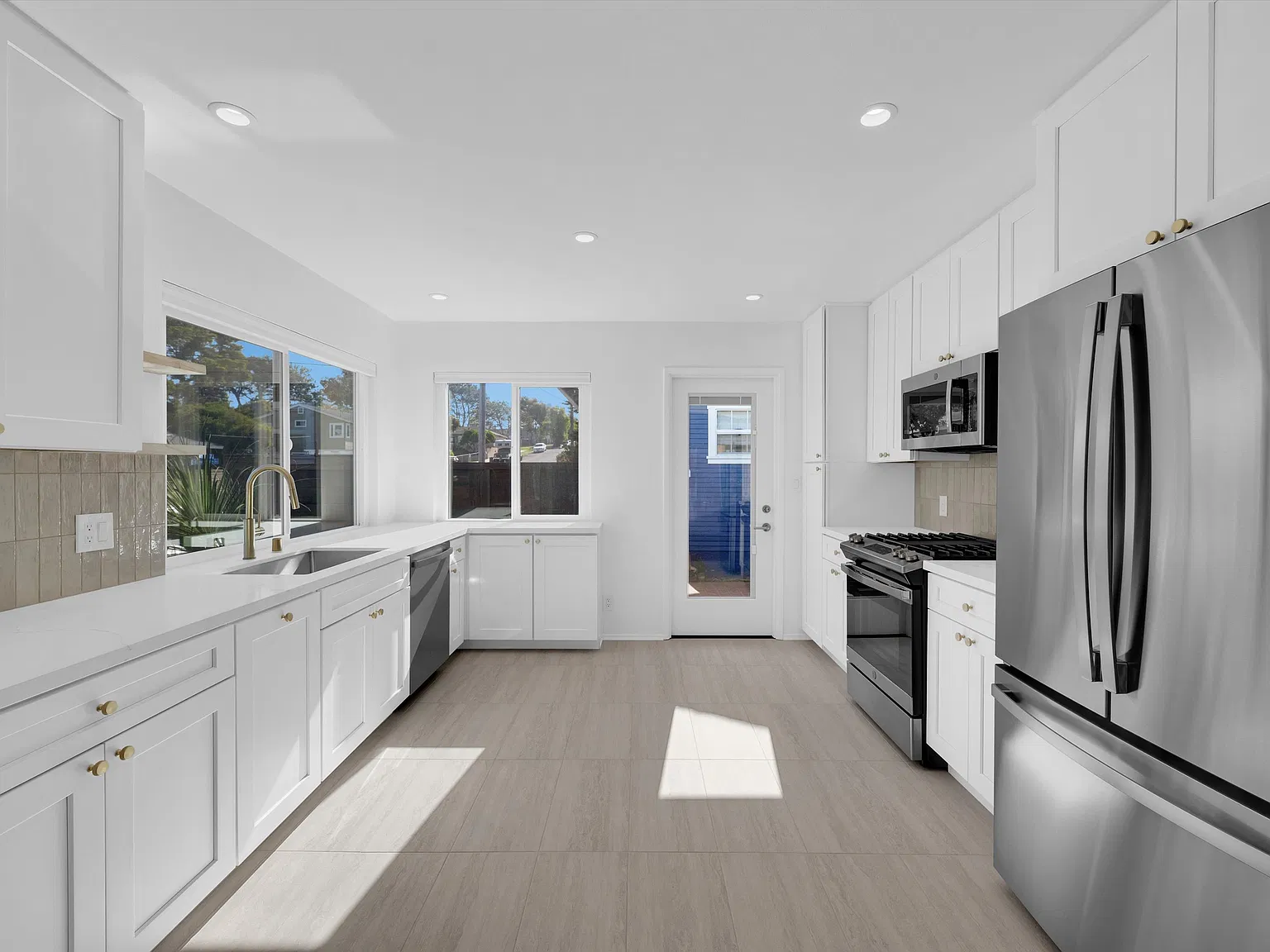 3 bed, 1000 sqft, $5,500 — Photo 4