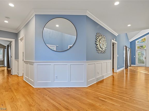5th image of 3382 E Glencoe Rd