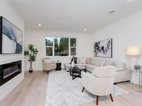 960 Jenkins Ave #117, Langford, BC V9B 2N7