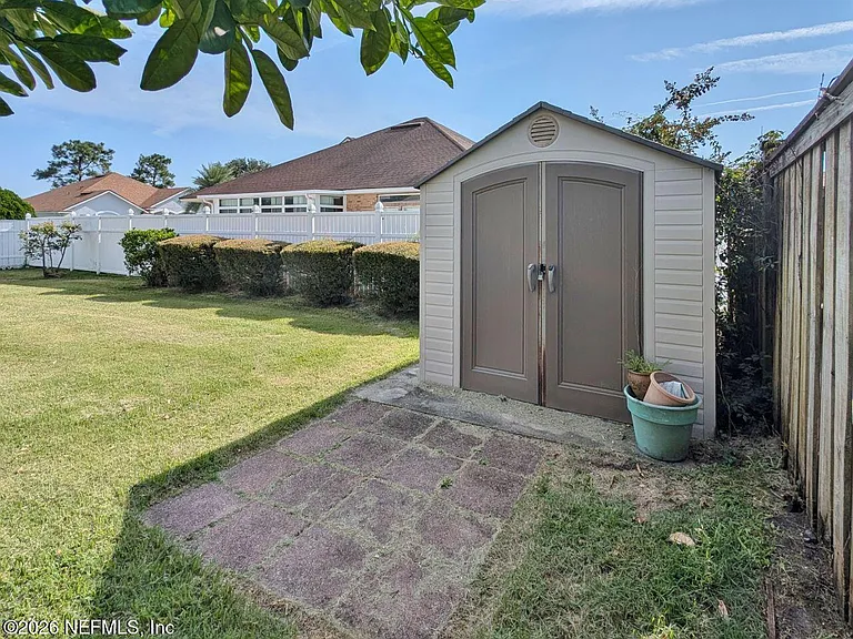 2413 Cedar Trace Dr W — Photo 31