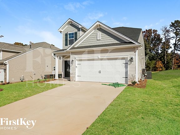 2nd image of 534 Hillpark Ln