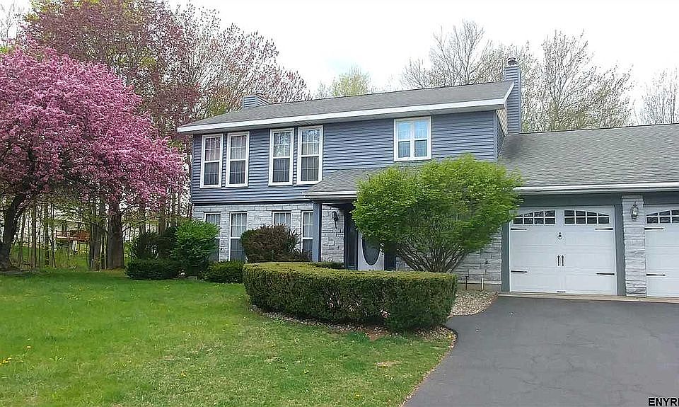 1st image of 25 Carlyle Ct
