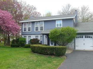25 Carlyle Ct, Ballston Lake, NY 12019