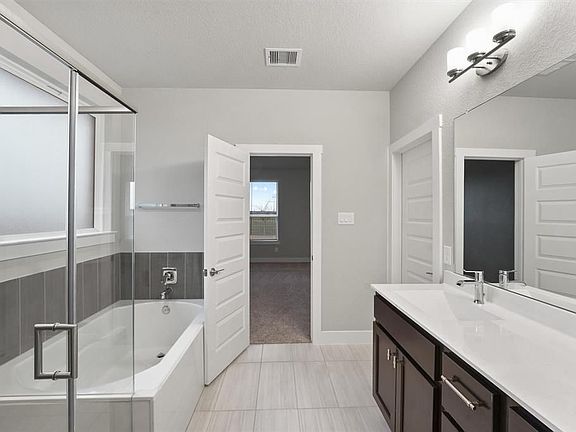 4th image of 3538 Gore Creek Dr