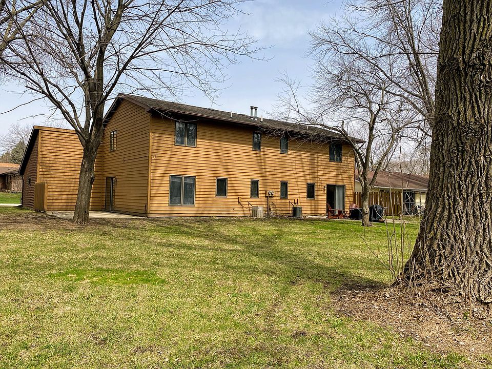 2nd image of 1965 Springview Dr