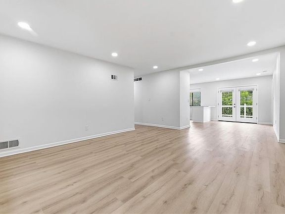 5th image of 11506-11508 Oak St