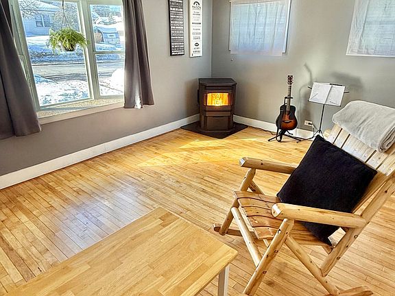 4th image of 362 Saint Thomas Street