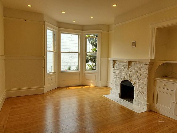 4th image of 2539 Polk St APT 4