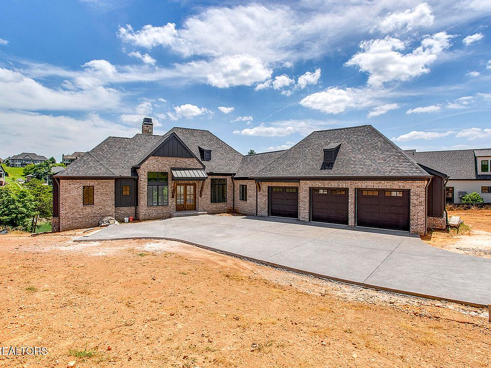 1st image of 205 Admiral Ct