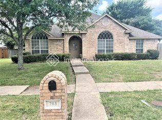 703 Fox Glen Rd, Lancaster, TX 75146