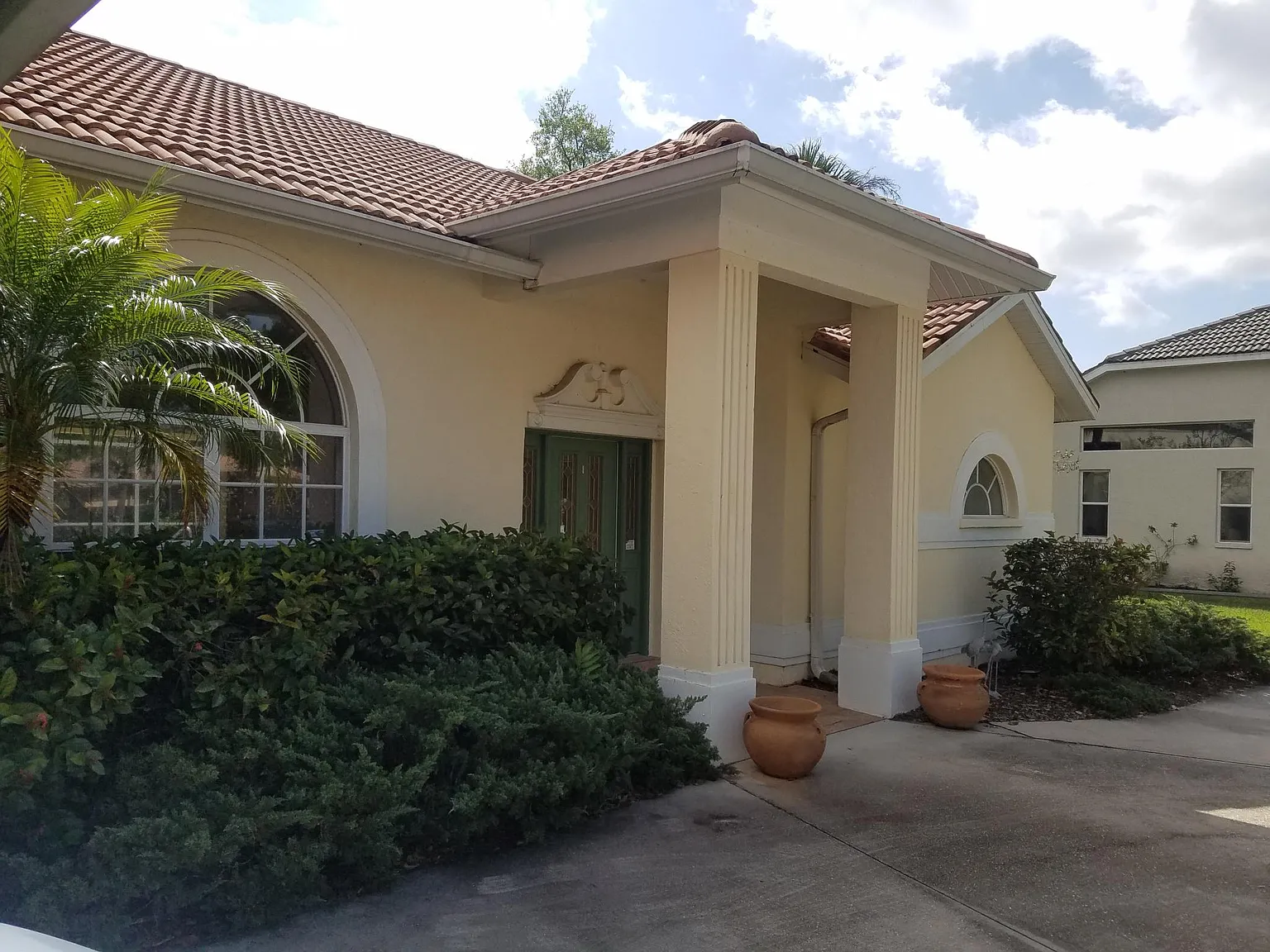 3 bed, 2319 sqft, $3,500 — Photo 2