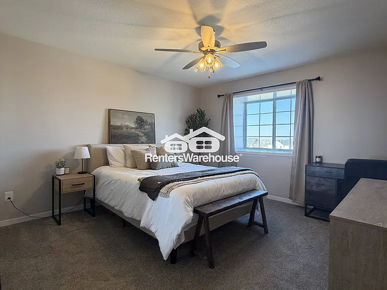 642 Shardlow Ln NE — Photo 11