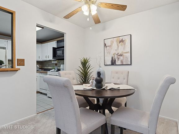 5th image of 924 S Lake Ct #4-201