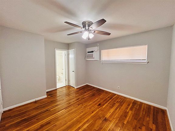 4th image of 8803 Timberside Dr #10