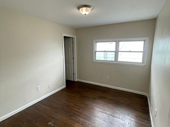 4th image of 284 Smith St Floor 1