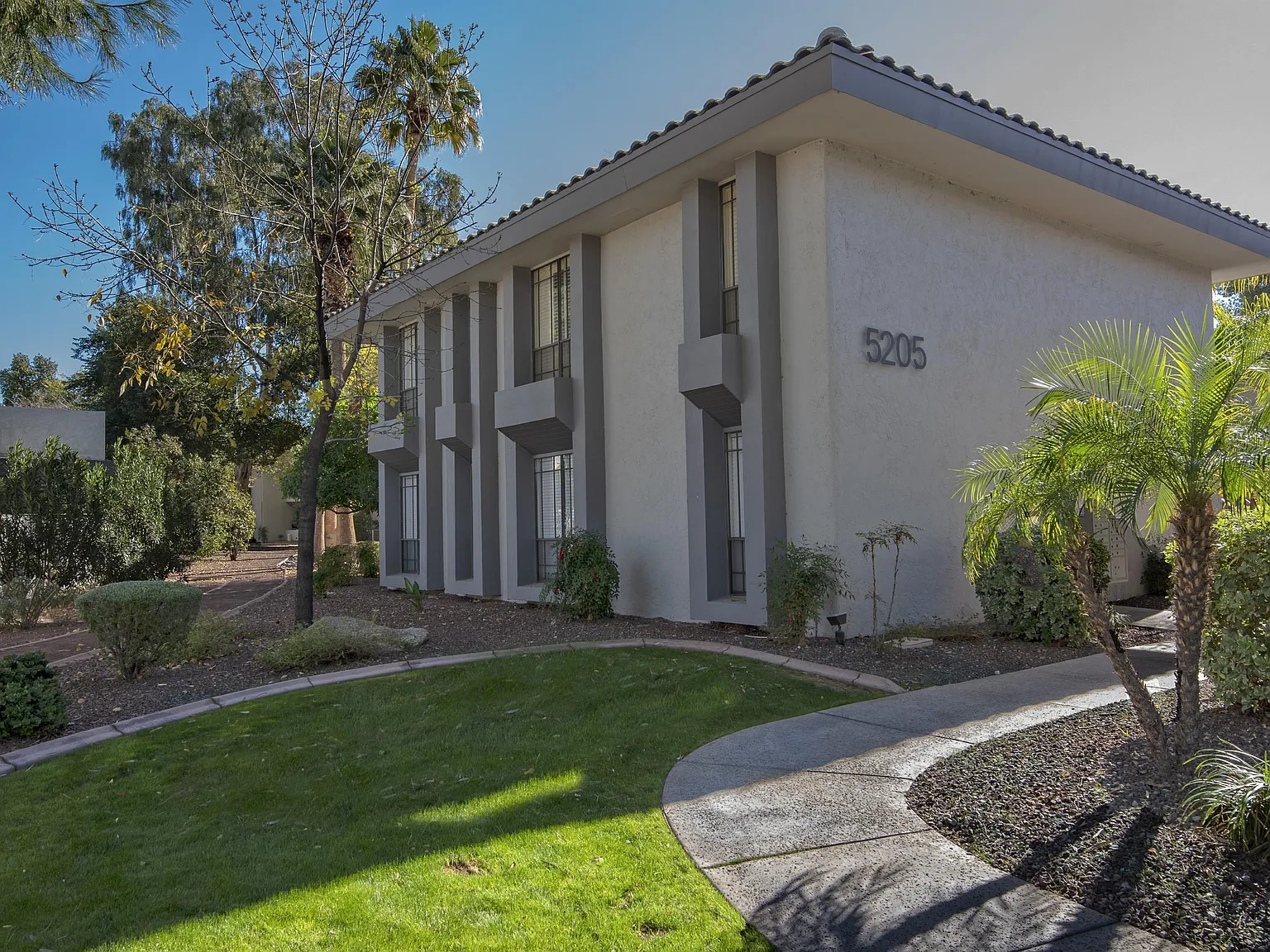 1 bed, 1.5 bath, 870 sqft, $1,995 — Photo 2